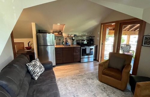 White Salmon House | Casita Rio Vista - Pets Allowed,Secluded Getaway