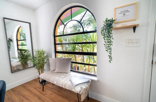 Sun Bay South House | Casita-stylish Garden Home 5 Min To Bayshore Water