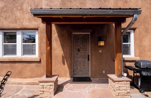 South Capitol Cottage | Casita Zorrillo