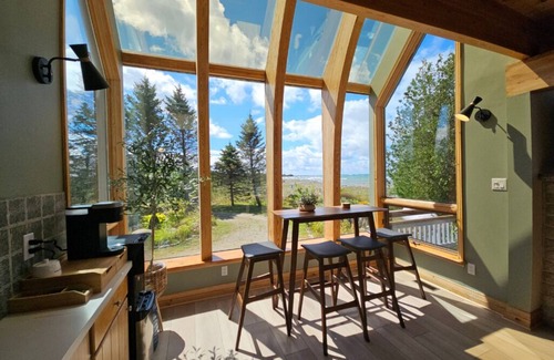 Northern Bruce Peninsula Cottage | Casolena Lakehouse: Cottage with Panoramic Lake View for a Peaceful Retreat