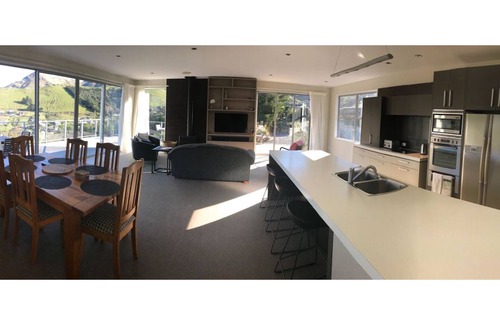 Christchurch District House | Cass Bay Retreat close to Christchurch