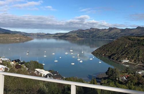 Christchurch District House | Cass Bay Retreat close to Christchurch