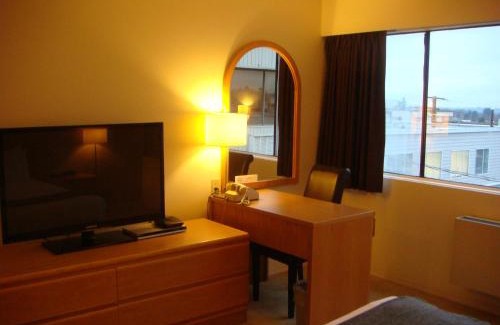 Renfrew-Collingwood Hotel | Cassandra Hotel