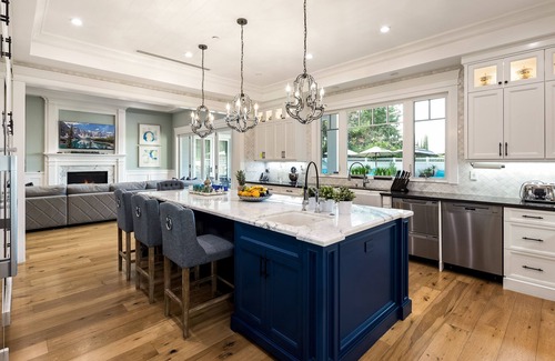 Tarzana Villa | Cassandra