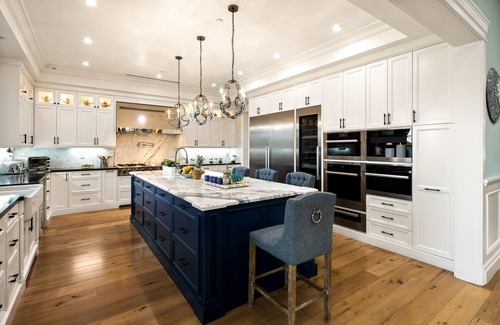 Tarzana Villa | Cassandra
