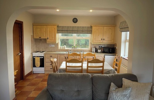 Ardue Cottage | Cassidy Cottages. Cosy 3-Bedroom Cottage, with Lake views and free wifi.