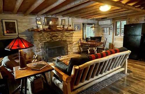 Hall Cabin | Cassidy Homestead Guest Cabin