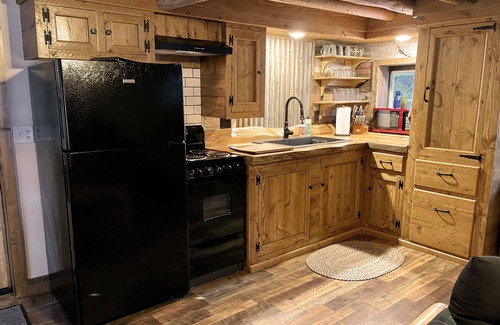 Hall Cabin | Cassidy Homestead Guest Cabin