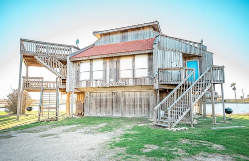 Matagorda Condo | Cassie's Cove is a perfect multi family getaway