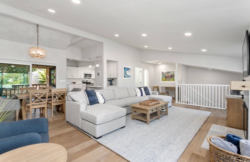 Solana Beach Condo | Cast-a-Waves- Vacation in Style near Beach, Pool, Spa, Restaurants