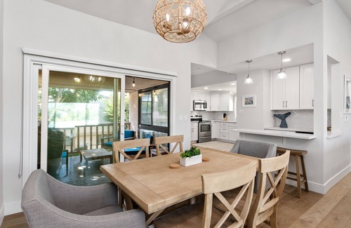 Solana Beach Condo | Cast-a-Waves- Vacation in Style near Beach, Pool, Spa, Restaurants