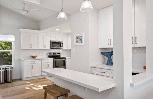 Solana Beach Condo | Cast-a-Waves- Vacation in Style near Beach, Pool, Spa, Restaurants