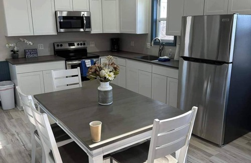 Mountain Home Cabin | Castaway Cabin at Fish & Fiddle Family Resort & Extended Stay