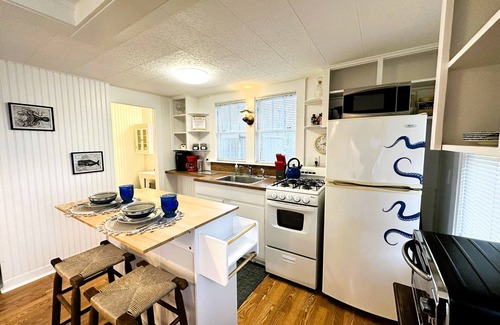 Campground Landing Cottage | Castaway Cottage on the bay~Dog Friendly Too!