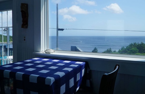 Renews-Cappahayden Cottage | Castaway Cottage - Private Oceanfront Cottage on Irish Loop / ECT Cappahayden