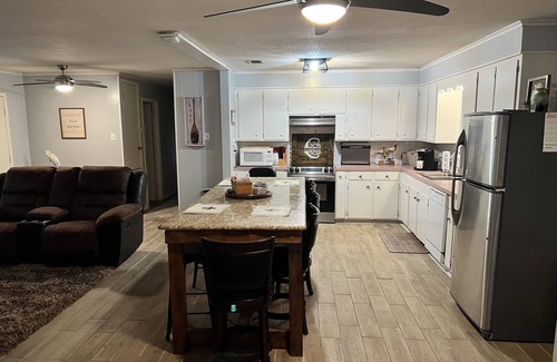 Newellton House | Castaway Cottage, where tranquility and relaxation are just a heartbeat away.