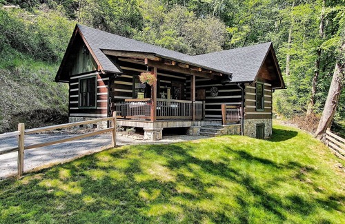Waynesville Cabin | CastAway Waterfront Rustic Cabin Very Private With Outdoor Cabana