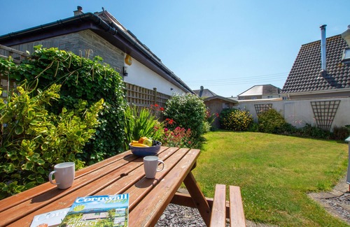 St Merryn House | Castaways - Three Bedroom House, Sleeps 6