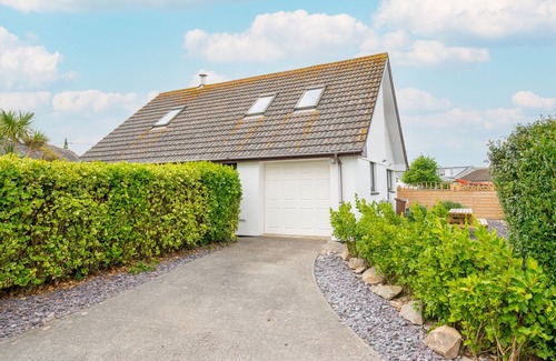 St Merryn House | Castaways - Three Bedroom House, Sleeps 6