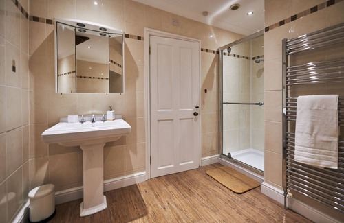 Banc-y-felin Cottage | Castell Y Waun , Traditional Farmhouse With Hot Tub