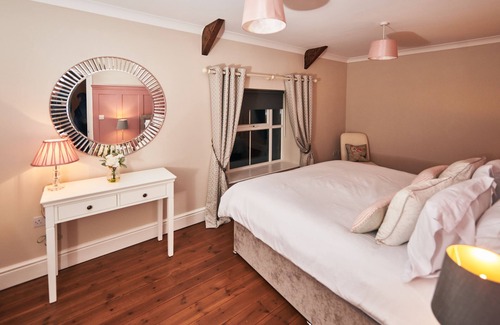 Banc-y-felin Cottage | Castell Y Waun , Traditional Farmhouse With Hot Tub