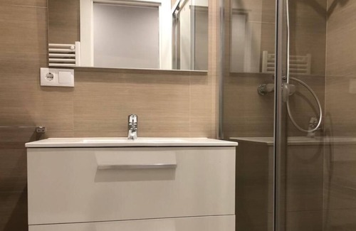 Burgos Apartment | CASTELLANA GARDEN FREE PARKING