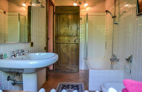 Cernusco Lombardone Bed & Breakfast | Castello di Cernusco Lombardone