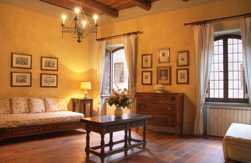Monteluiano House | Castello Di Petroia Relais