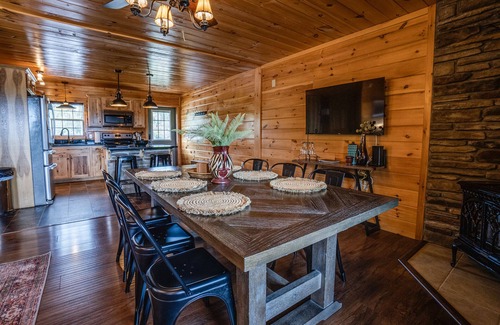 Himrod House | Castello: modern cabin with hot tub, pool table and Seneca lake view, along wine trail