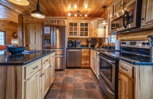 Himrod House | Castello: modern cabin with hot tub, pool table and Seneca lake view, along wine trail