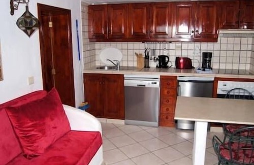 Macher Villa | Castillo Bailey - Sleep in a volcanic cave - Pet friendly