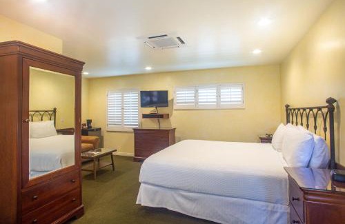 West Beach Hotel | Castillo Inn at the Beach