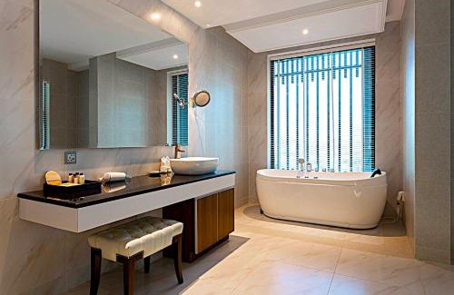 Kampot Resort | Castle Bayview Resort & Spa