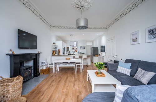 Dundee Villa | Castle Beach - Spectacular Victorian Villa