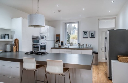 Dundee Villa | Castle Beach - Spectacular Victorian Villa