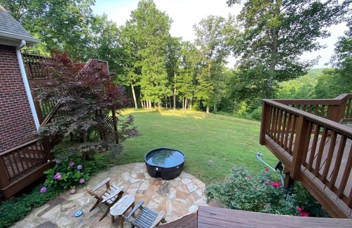 Franklin Apartment | Castle - Bedrooms and Entertainment Loft w/Deck C46