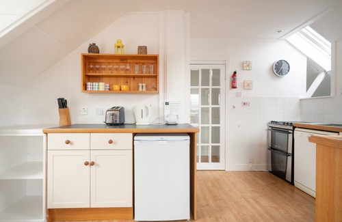 Gruline House | Castle Cottage. 2 Bedrooms. Sleeps 3.