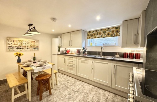 Ryde Ski Chalet | Castle Cottage-Isle of Wight