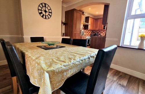 Rayleigh Cottage | ⭐ Castle Cottage Rayleigh: 3 Bedroom House Self Catering ⭐