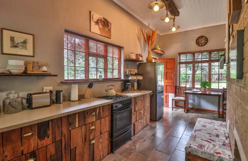 Assagay Ski Chalet | CASTLE COTTAGE Self catering fully equipped homely 120sqm double story king bed cottage in a lush green neighborhood