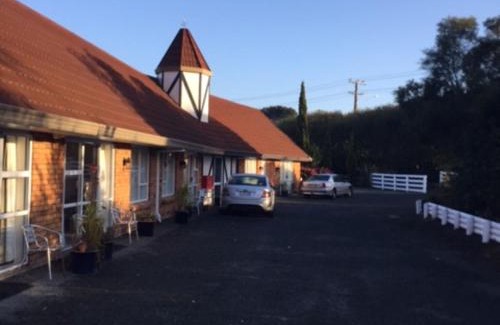 Wellsford Hotel | Castle Court Motel