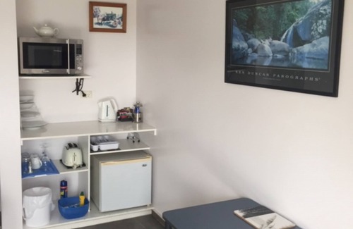 Wellsford Hotel | Castle Court Motel