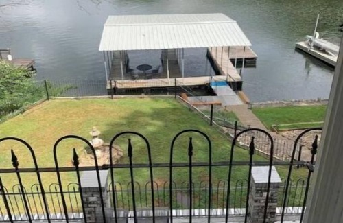 Goreville House | Castle Cove Lakefront Home