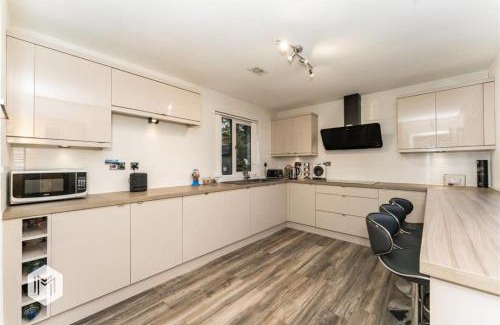 Bolton Villa | Castle De Annis