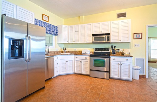 Gun Bay House | Castle Guesthouse: Cozy Guest Cottage w/Private Pool and Deck with Ocean Views!