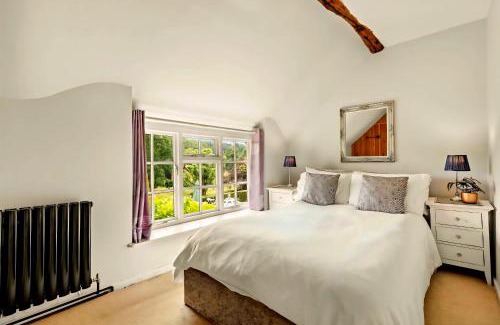 Kenilworth House | Castle Hill Cottage on a Scheduled Monument