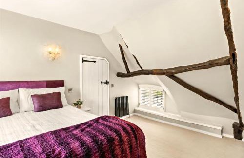 Kenilworth House | Castle Hill Cottage on a Scheduled Monument