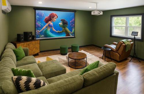 Whispering Oaks House | Castle Hills Escape 4BR with Pool n Game Room
