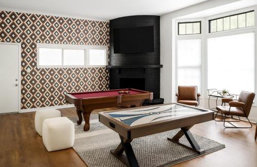 Whispering Oaks House | Castle Hills Escape 4BR with Pool n Game Room