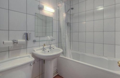 Kirby Muxloe Hotel | Castle Hotel by Greene King Inns